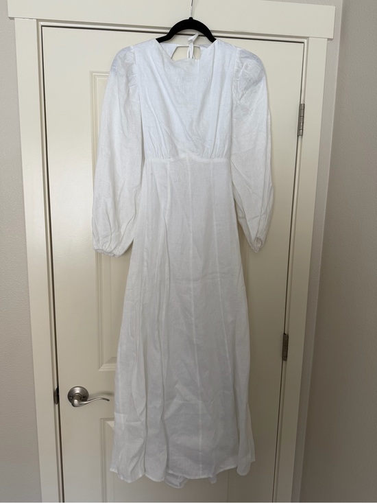 DISSH Dresses & Skirts - DISSH White Long Sleeve Maxi Dress with Tie Back